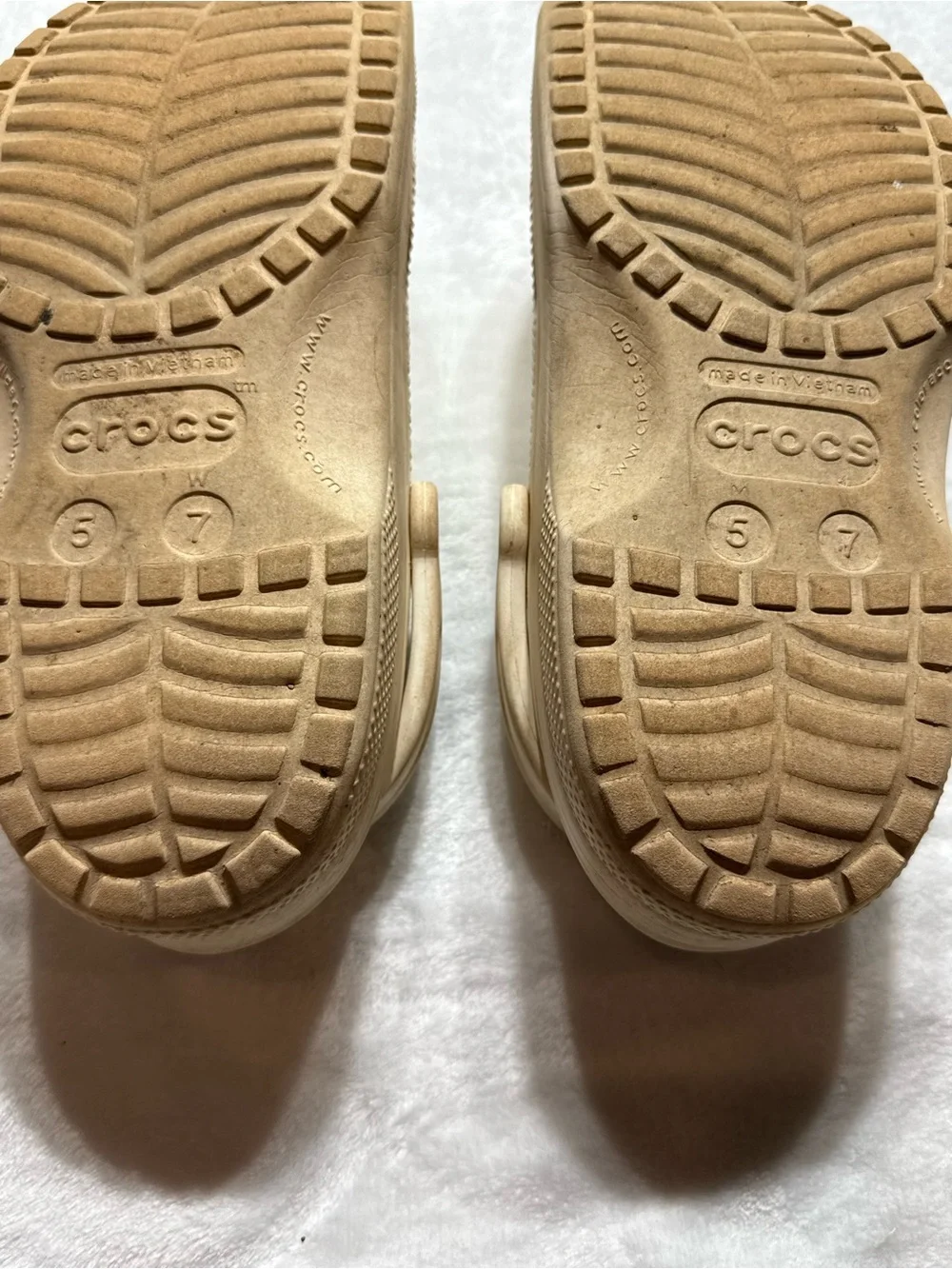 CROCS Classic Clog in Light Beige